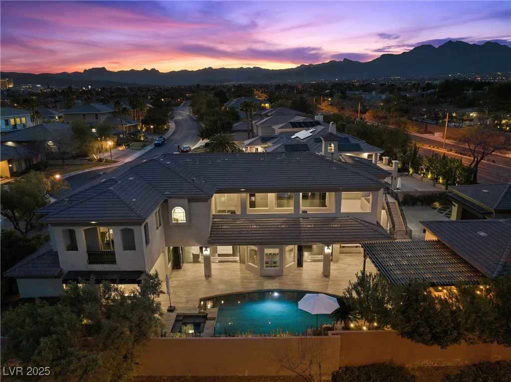 10000 Cresent Mesa, Las Vegas, NV 89145