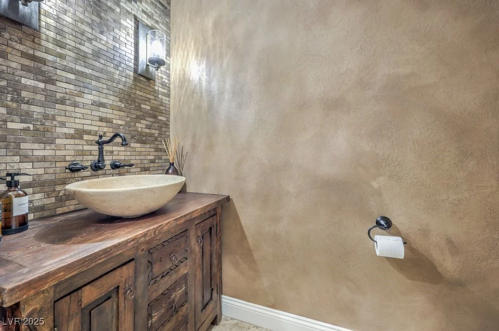 6780 Cougar, Las Vegas, NV 89139