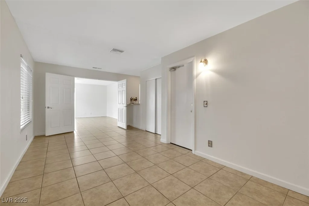 4642 Via San Rafael, Las Vegas, NV 89103