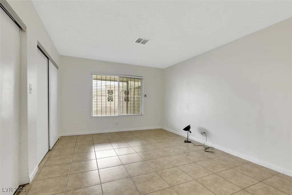 4642 Via San Rafael, Las Vegas, NV 89103