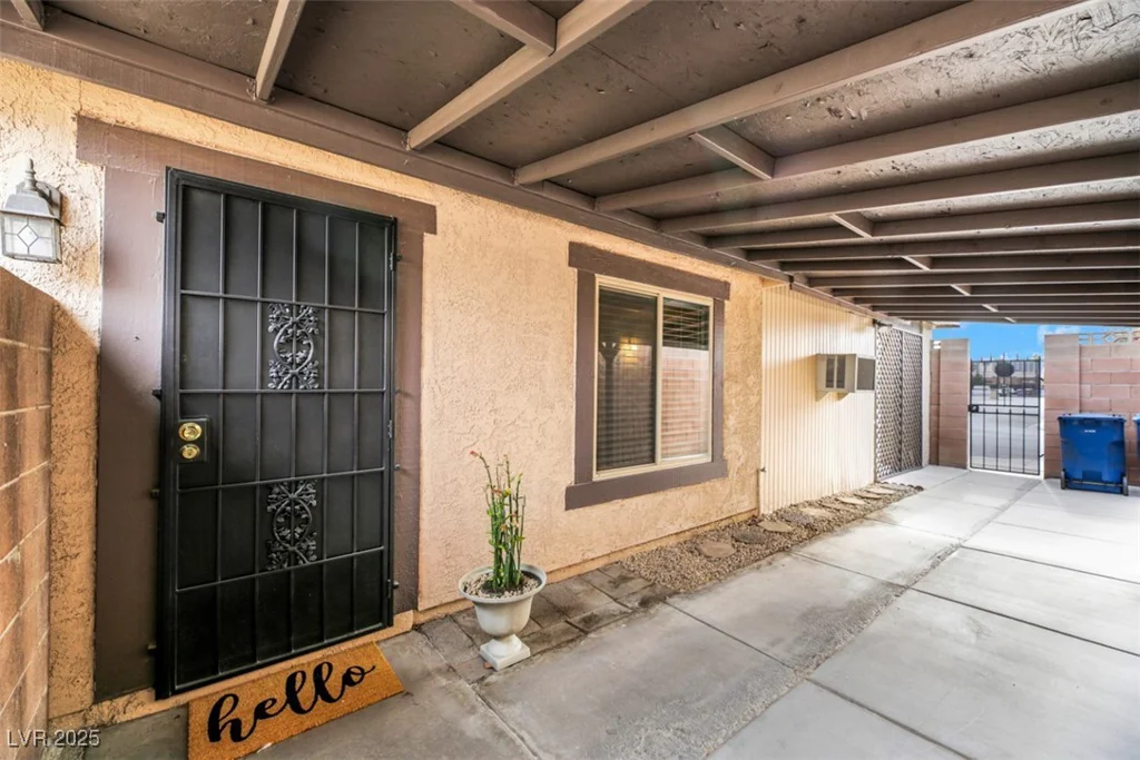 4642 Via San Rafael, Las Vegas, NV 89103