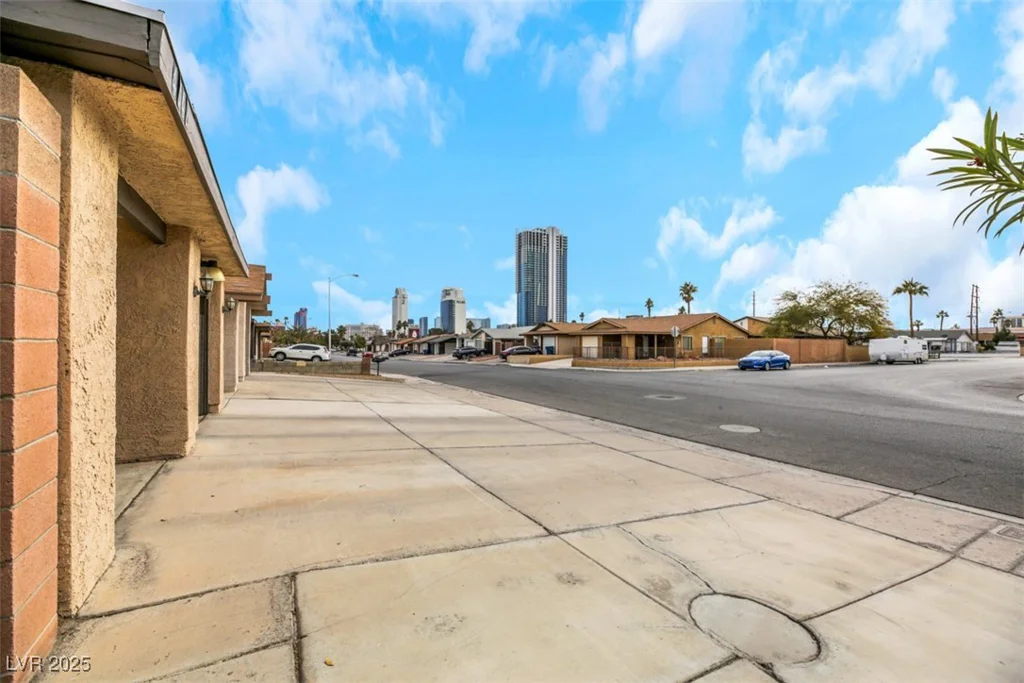 4642 Via San Rafael, Las Vegas, NV 89103