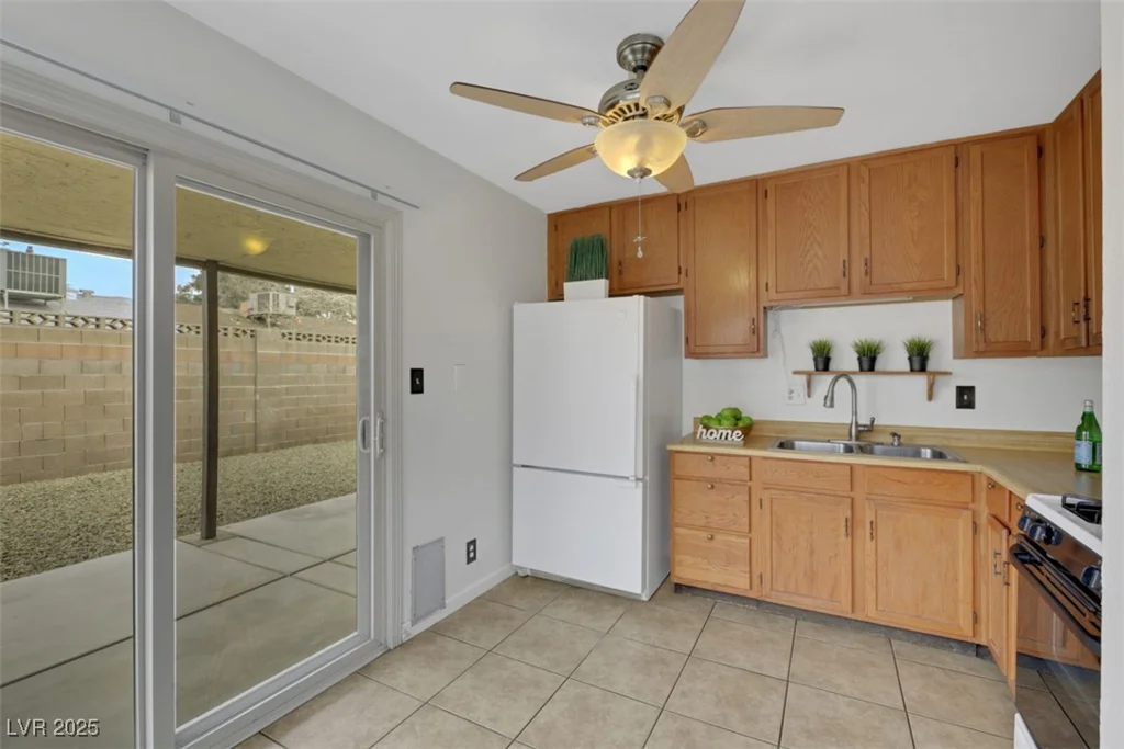 4642 Via San Rafael, Las Vegas, NV 89103