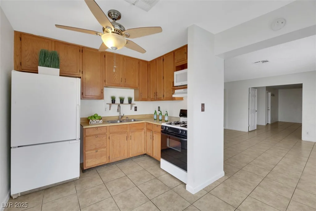 4642 Via San Rafael, Las Vegas, NV 89103