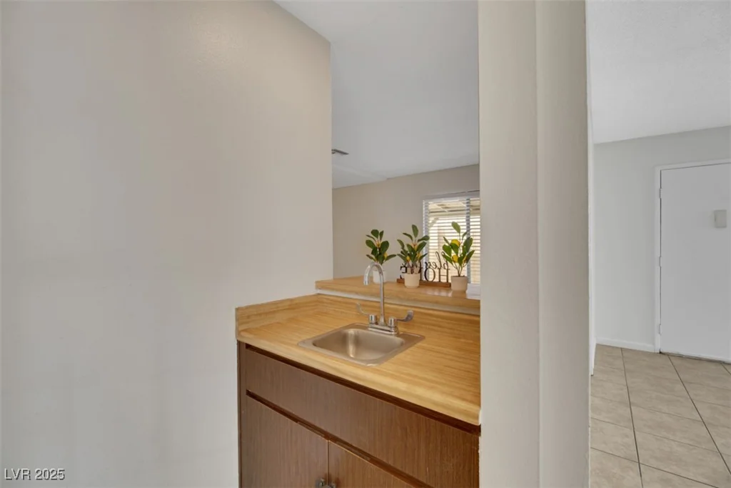 4642 Via San Rafael, Las Vegas, NV 89103