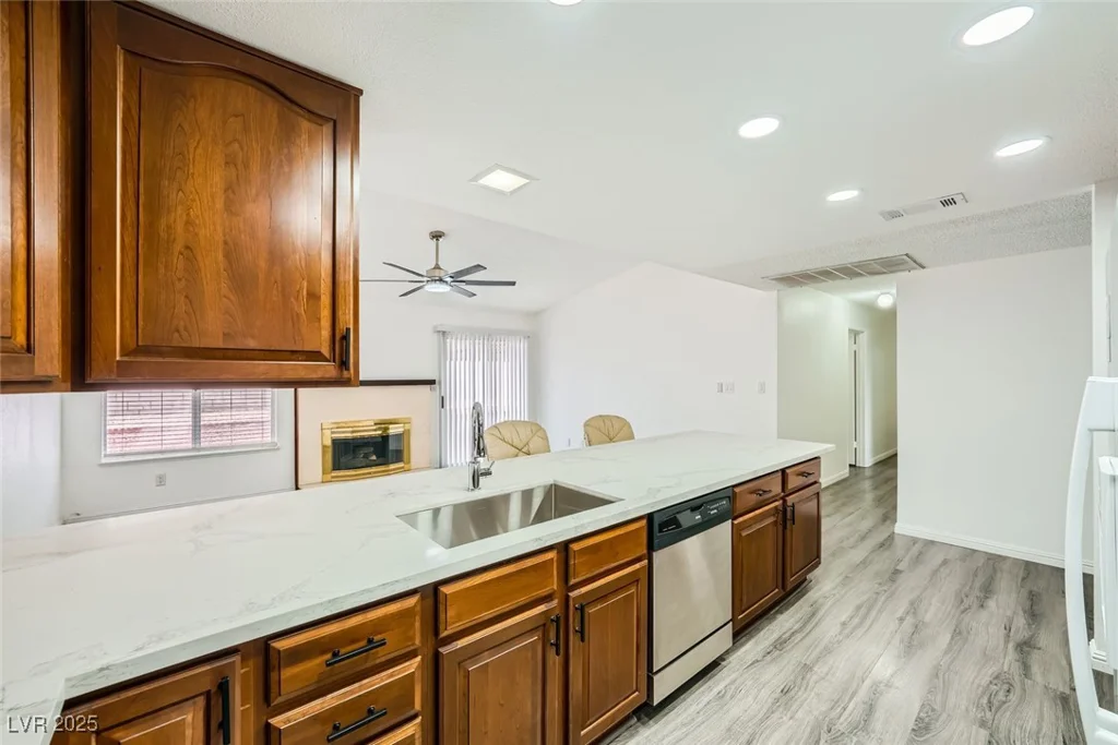1688 Crest, Las Vegas, NV 89119