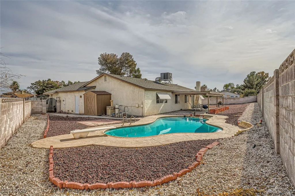 1688 Crest, Las Vegas, NV 89119