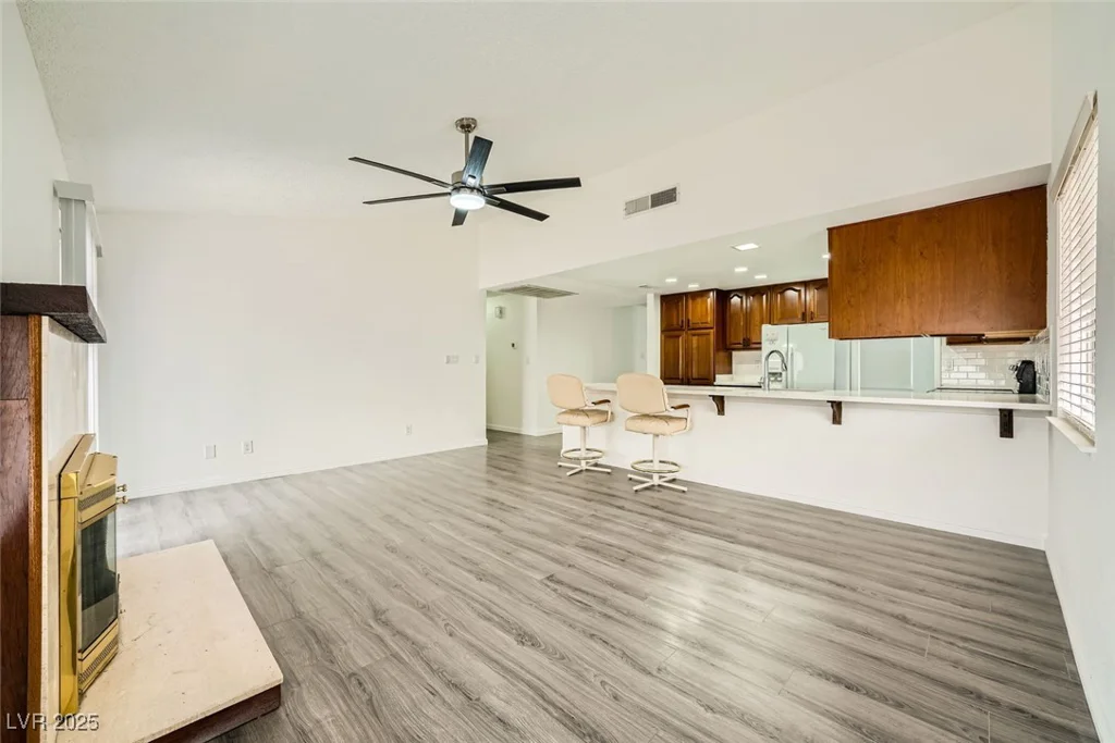 1688 Crest, Las Vegas, NV 89119