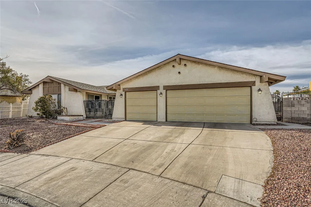 1688 Crest, Las Vegas, NV 89119
