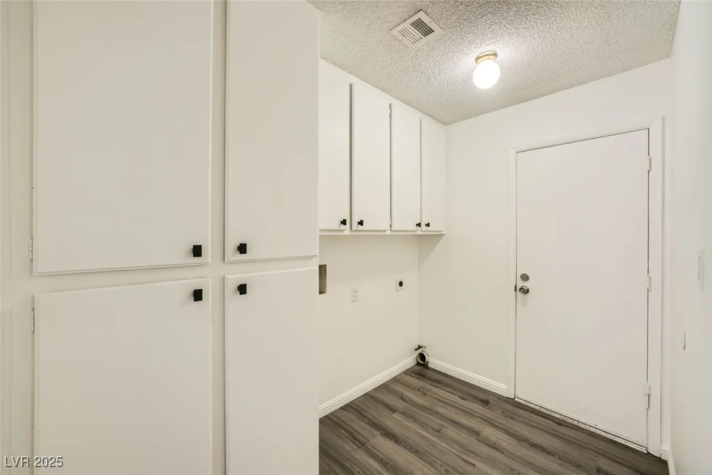 1688 Crest, Las Vegas, NV 89119