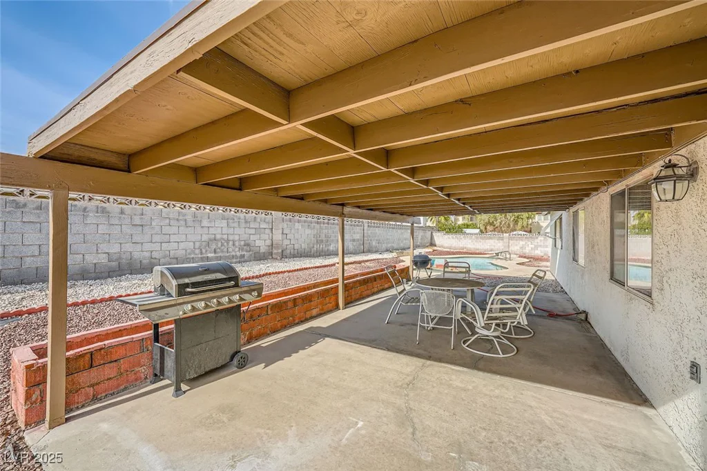 1688 Crest, Las Vegas, NV 89119