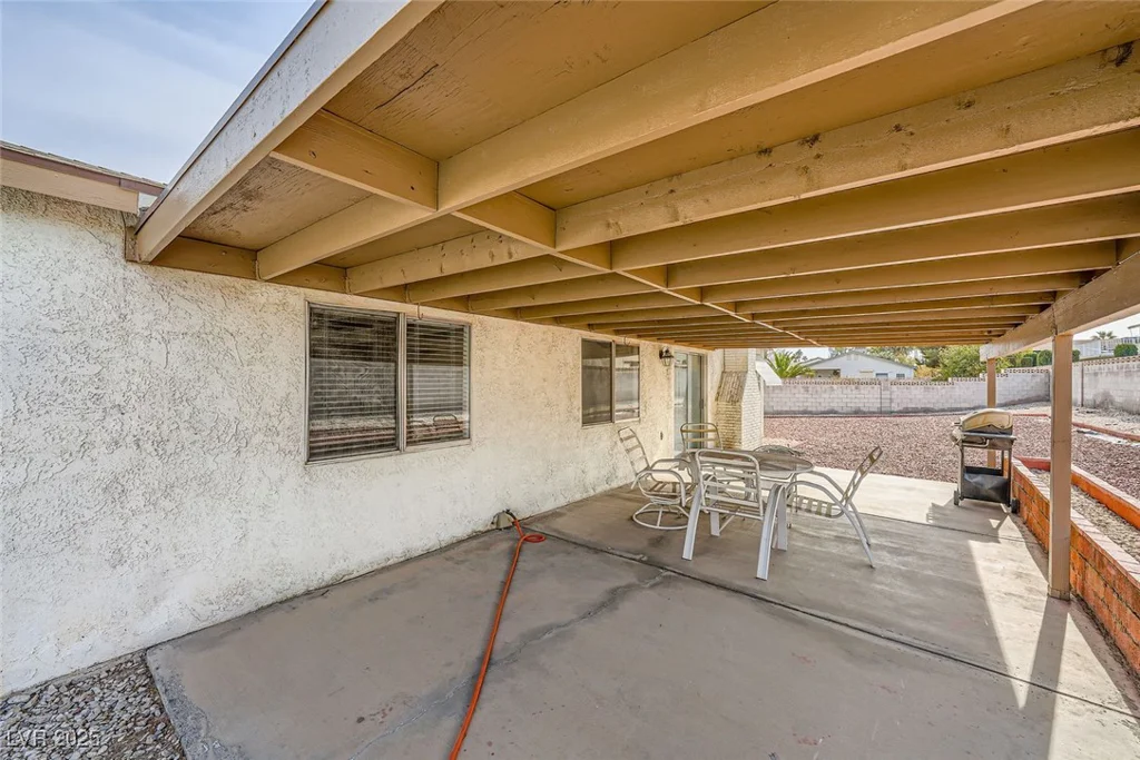 1688 Crest, Las Vegas, NV 89119