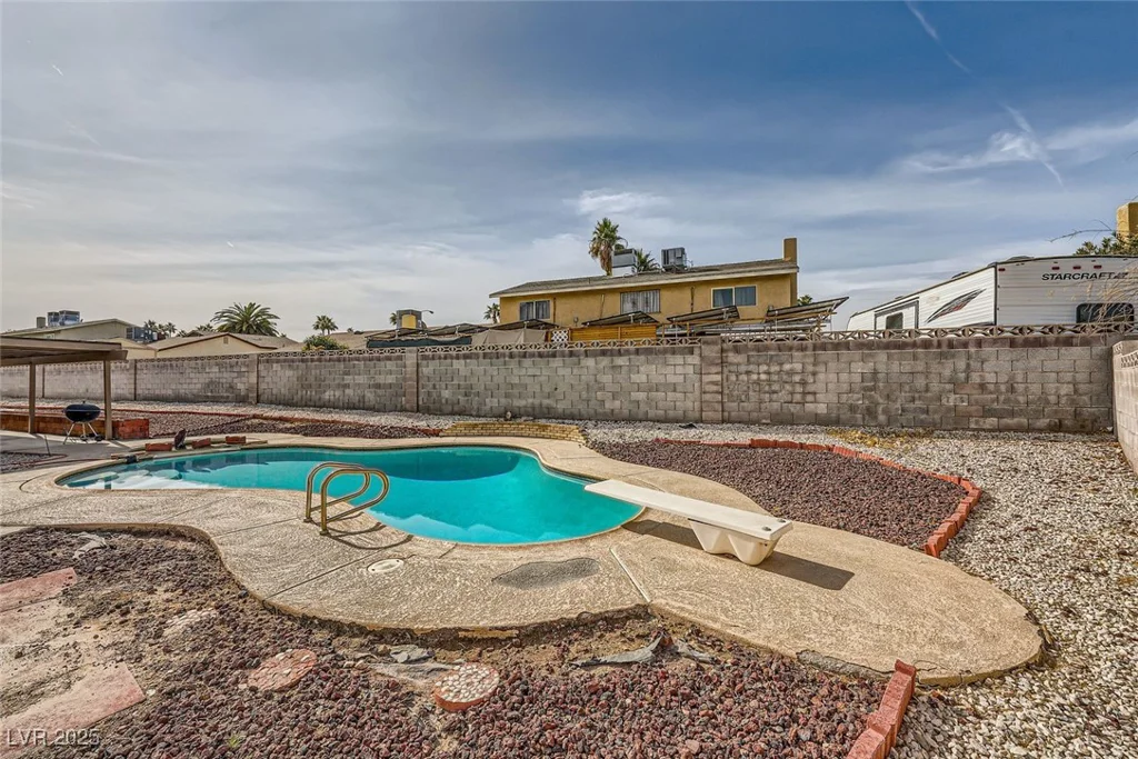 1688 Crest, Las Vegas, NV 89119