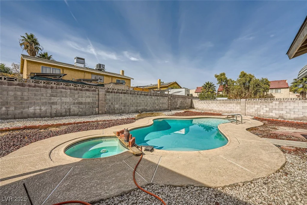 1688 Crest, Las Vegas, NV 89119