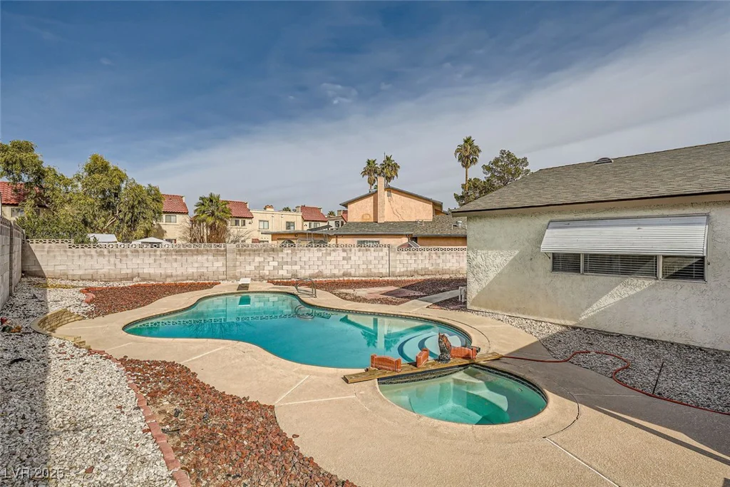 1688 Crest, Las Vegas, NV 89119