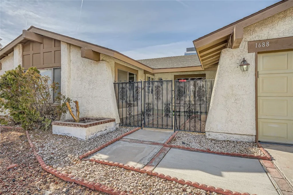 1688 Crest, Las Vegas, NV 89119