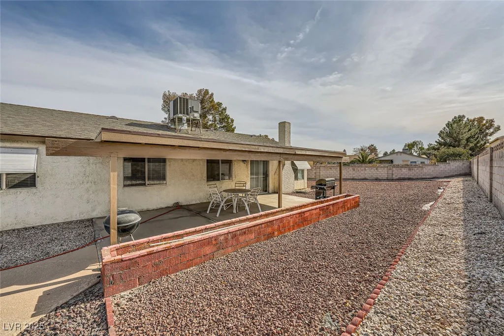 1688 Crest, Las Vegas, NV 89119