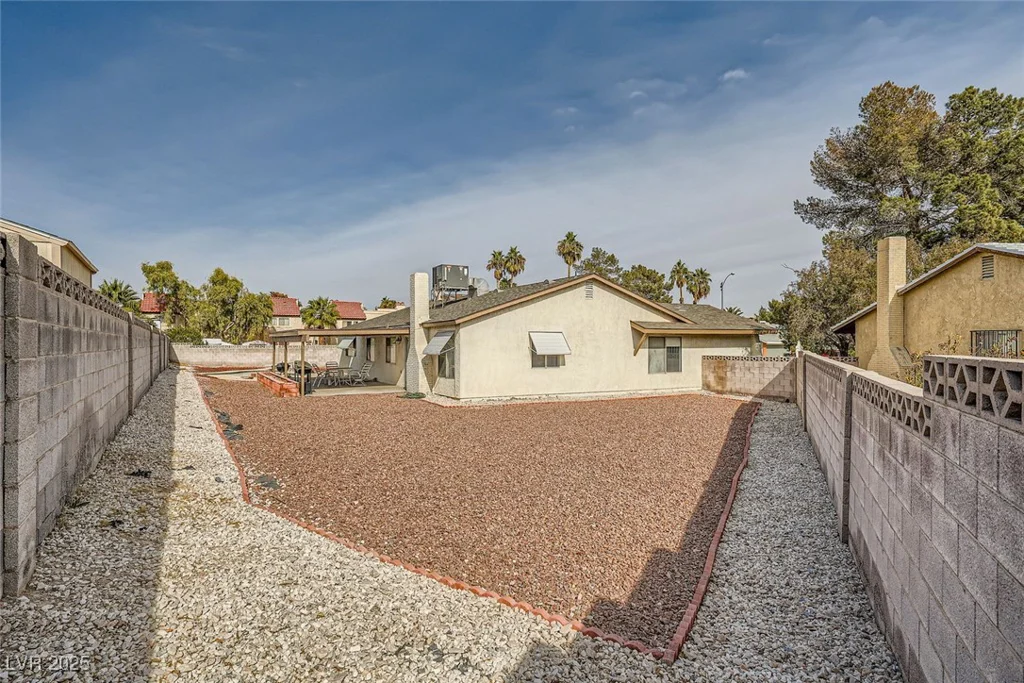 1688 Crest, Las Vegas, NV 89119