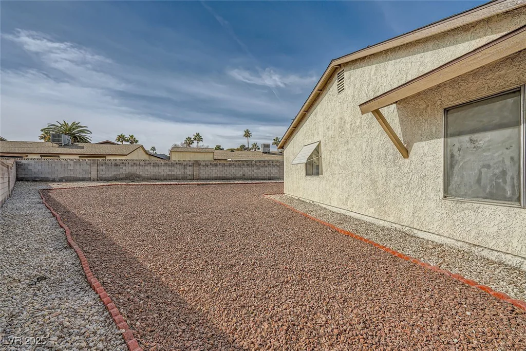 1688 Crest, Las Vegas, NV 89119