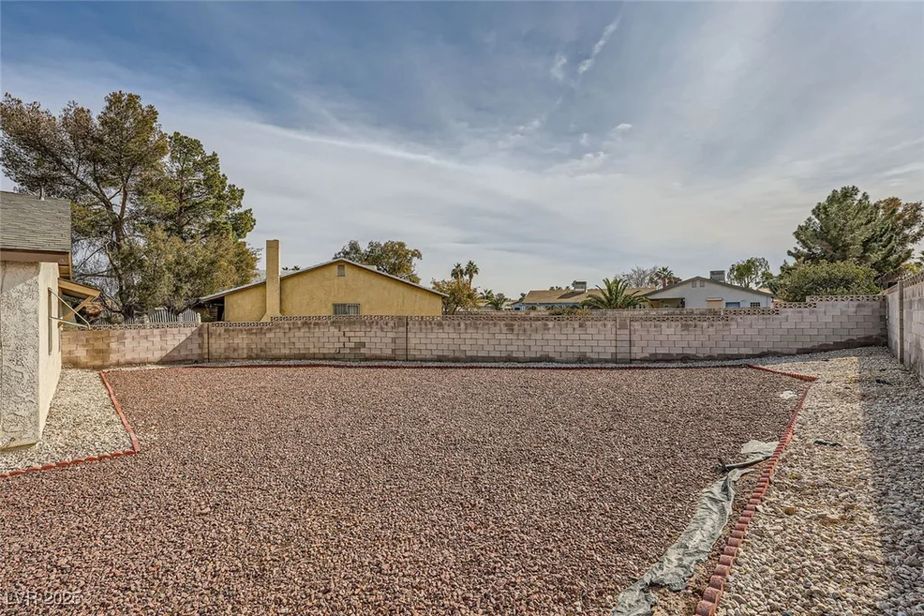 1688 Crest, Las Vegas, NV 89119