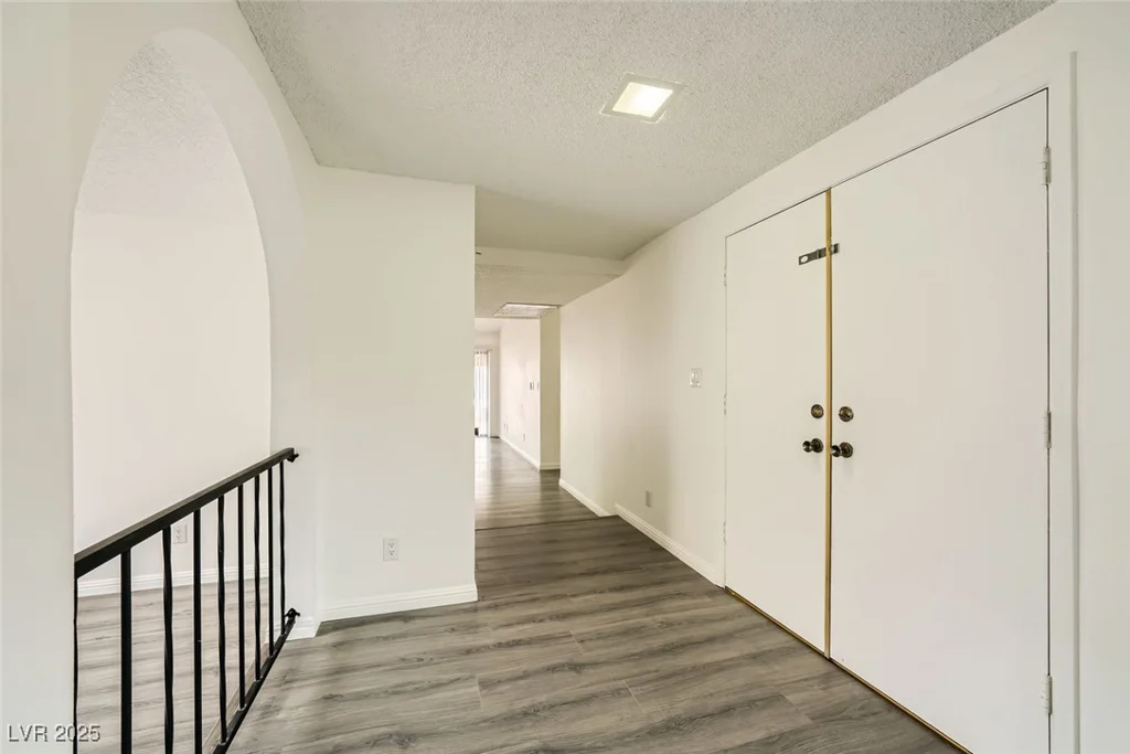 1688 Crest, Las Vegas, NV 89119
