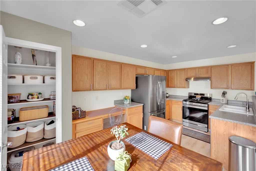 10424 Wyatt Earp, Las Vegas, NV 89129