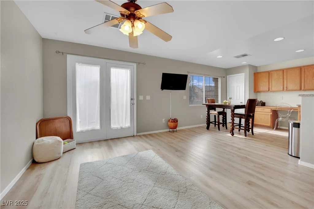 10424 Wyatt Earp, Las Vegas, NV 89129