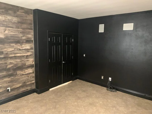 2821 White Peaks, North Las Vegas, NV 89081