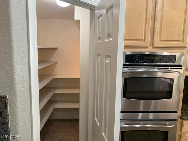 2821 White Peaks, North Las Vegas, NV 89081