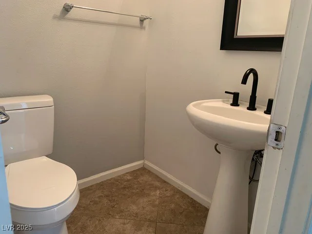 2821 White Peaks, North Las Vegas, NV 89081