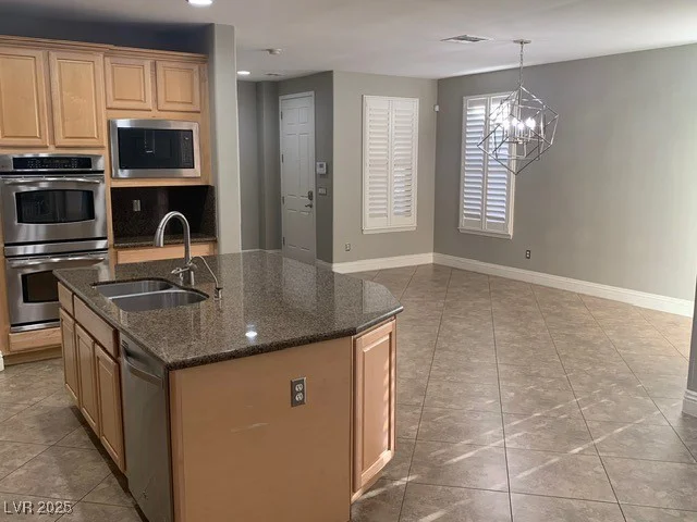 2821 White Peaks, North Las Vegas, NV 89081