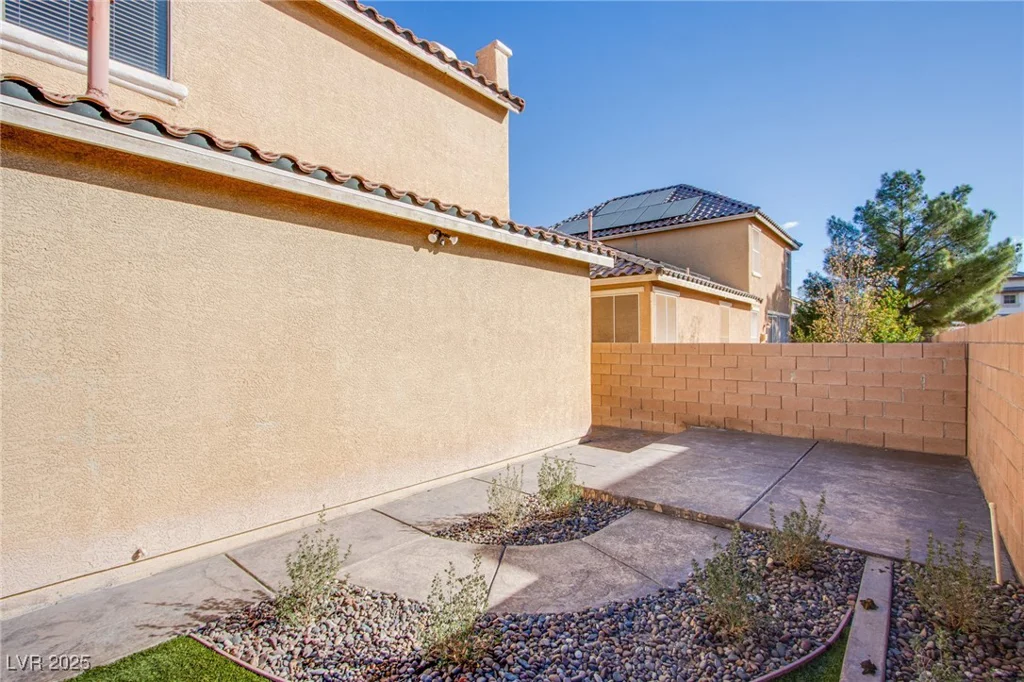 2821 White Peaks, North Las Vegas, NV 89081