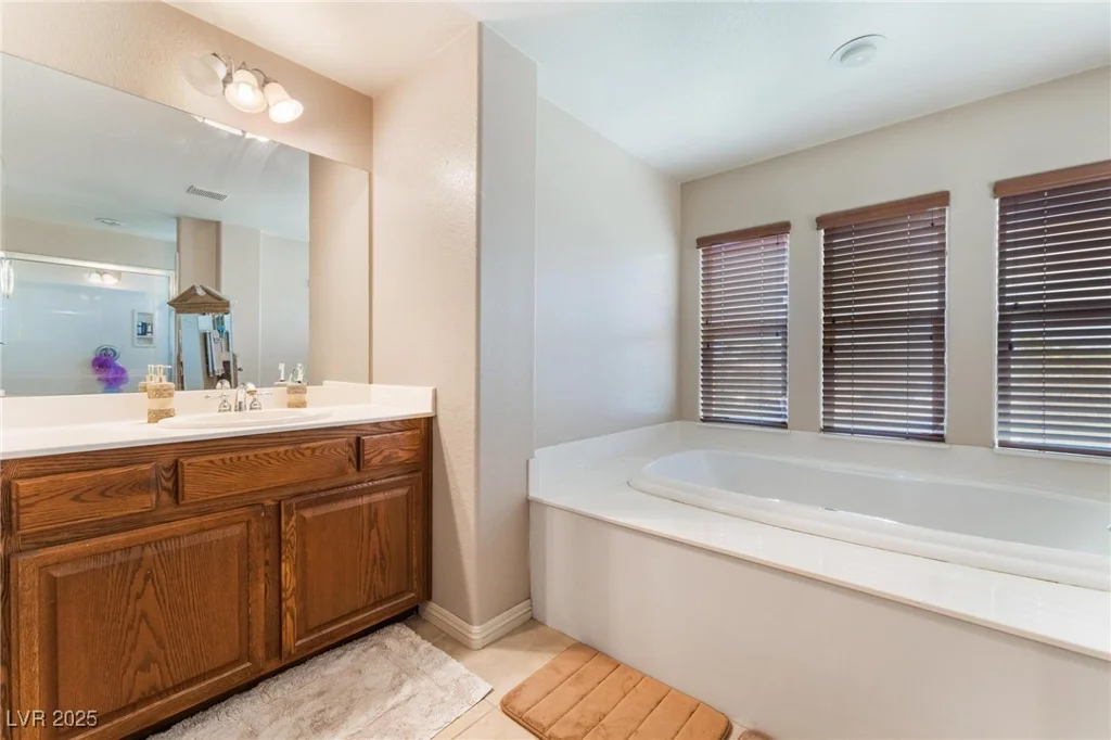 6165 Smarty Jones, Las Vegas, NV 89131