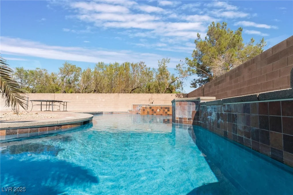 6165 Smarty Jones, Las Vegas, NV 89131