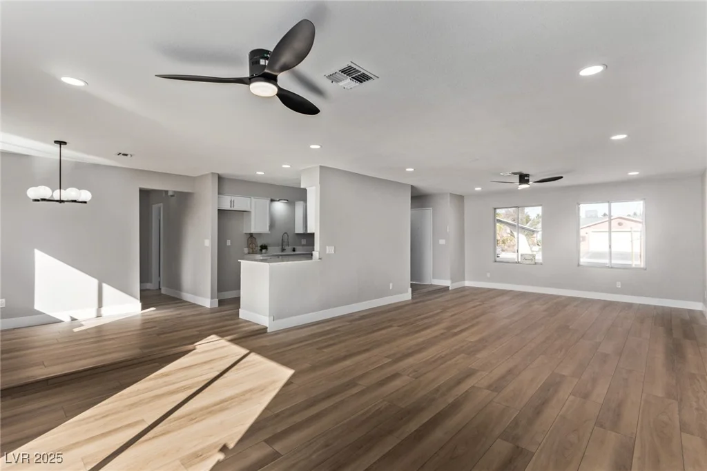 4321 Mott, Las Vegas, NV 89102