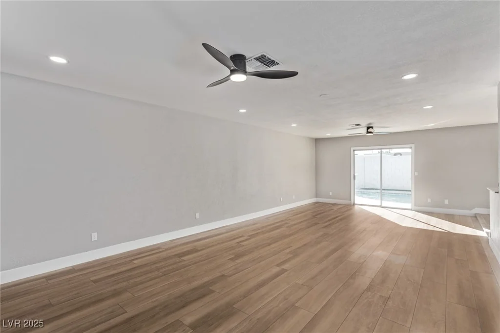 4321 Mott, Las Vegas, NV 89102
