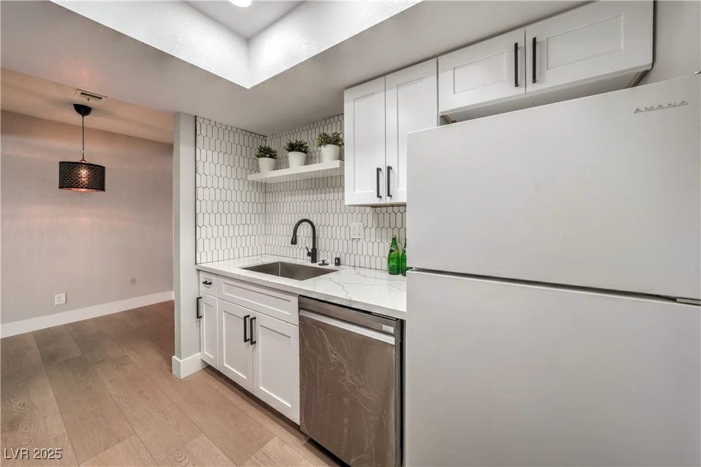 5264 Child, Las Vegas, NV 89103