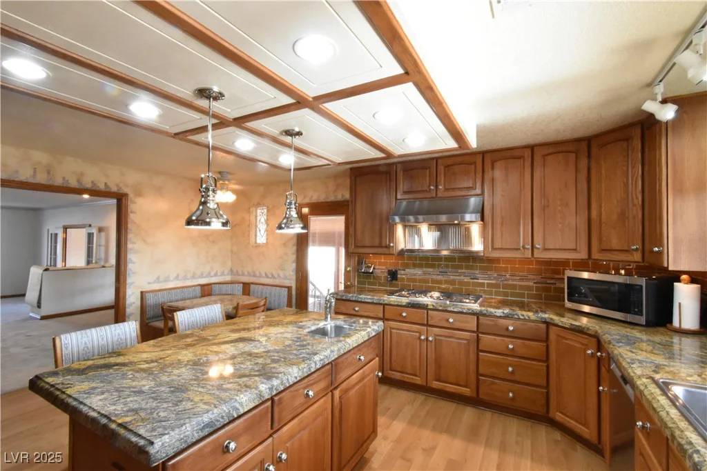 1655 Stonehill, Las Vegas, NV 89156