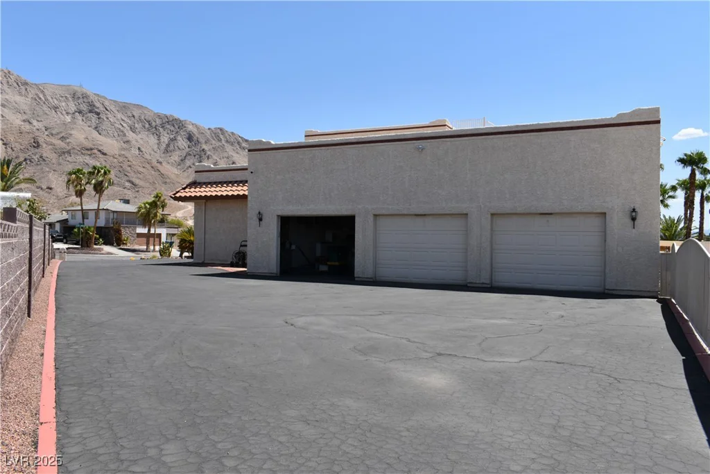 1655 Stonehill, Las Vegas, NV 89156