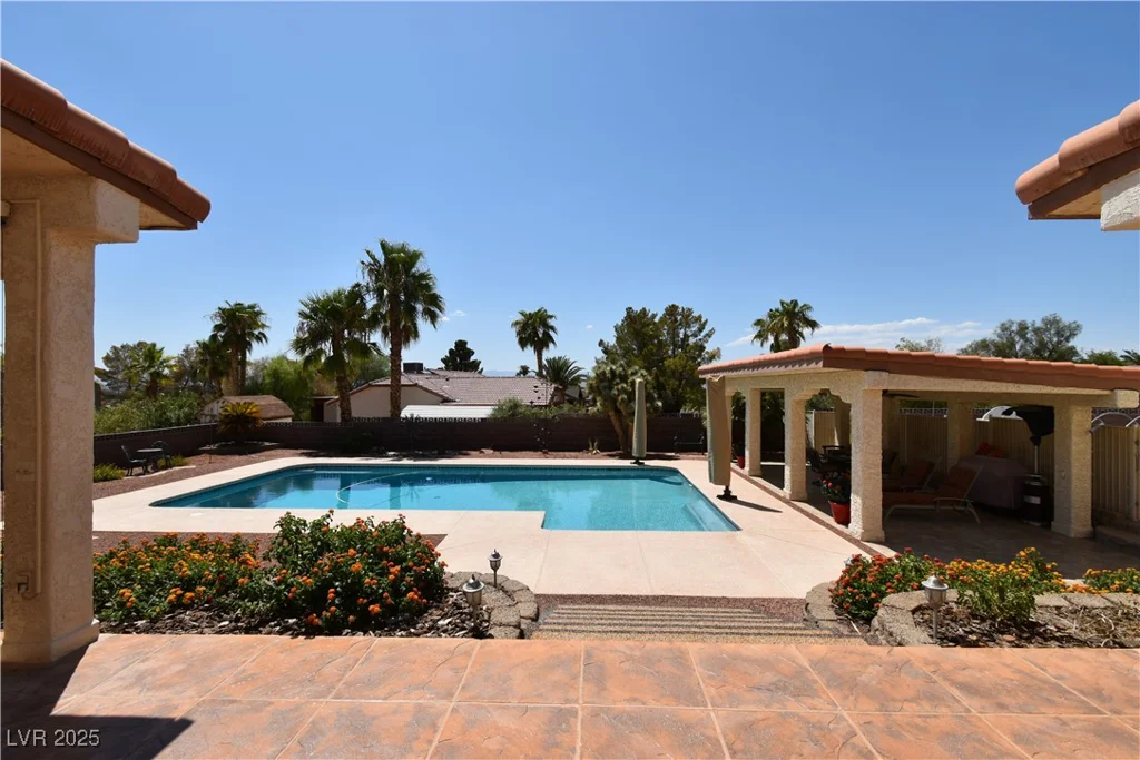 1655 Stonehill, Las Vegas, NV 89156