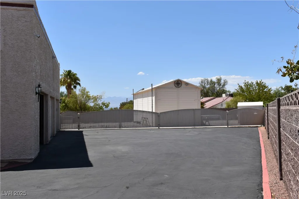1655 Stonehill, Las Vegas, NV 89156