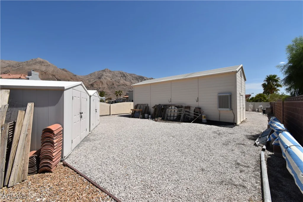 1655 Stonehill, Las Vegas, NV 89156