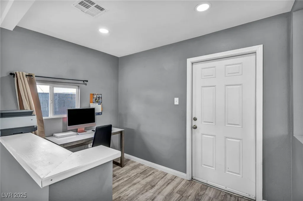 2009 Los Altos, Las Vegas, NV 89102