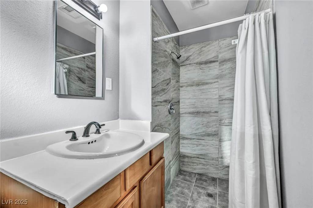 2009 Los Altos, Las Vegas, NV 89102