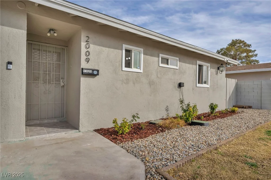 2009 Los Altos, Las Vegas, NV 89102