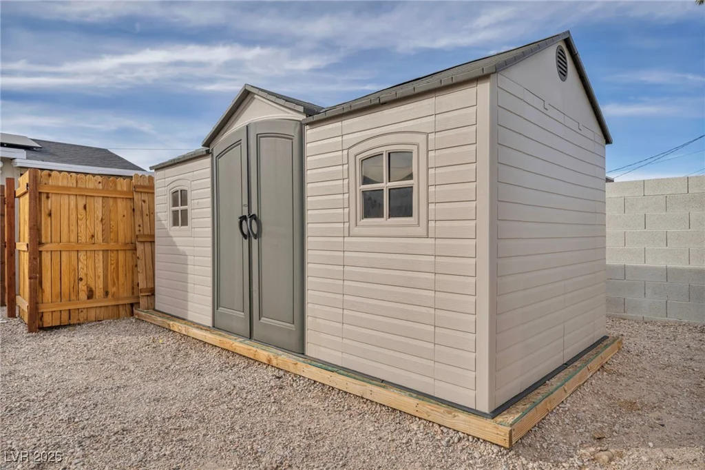 2009 Los Altos, Las Vegas, NV 89102