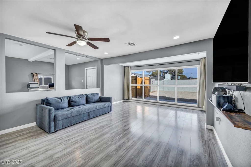 2009 Los Altos, Las Vegas, NV 89102