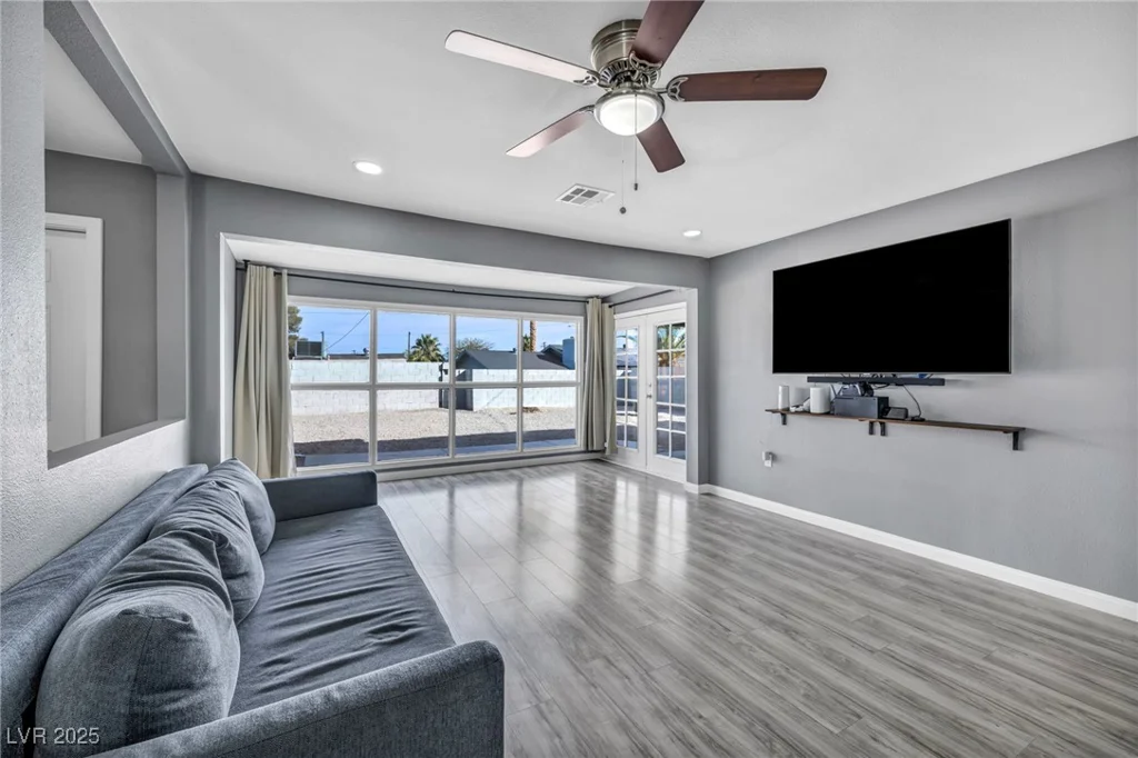 2009 Los Altos, Las Vegas, NV 89102