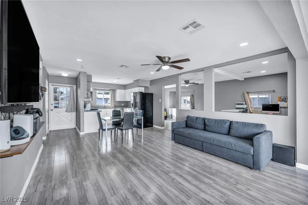 2009 Los Altos, Las Vegas, NV 89102