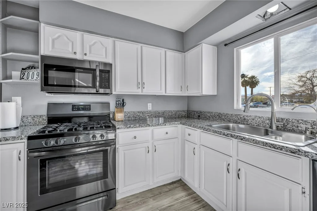 2009 Los Altos, Las Vegas, NV 89102